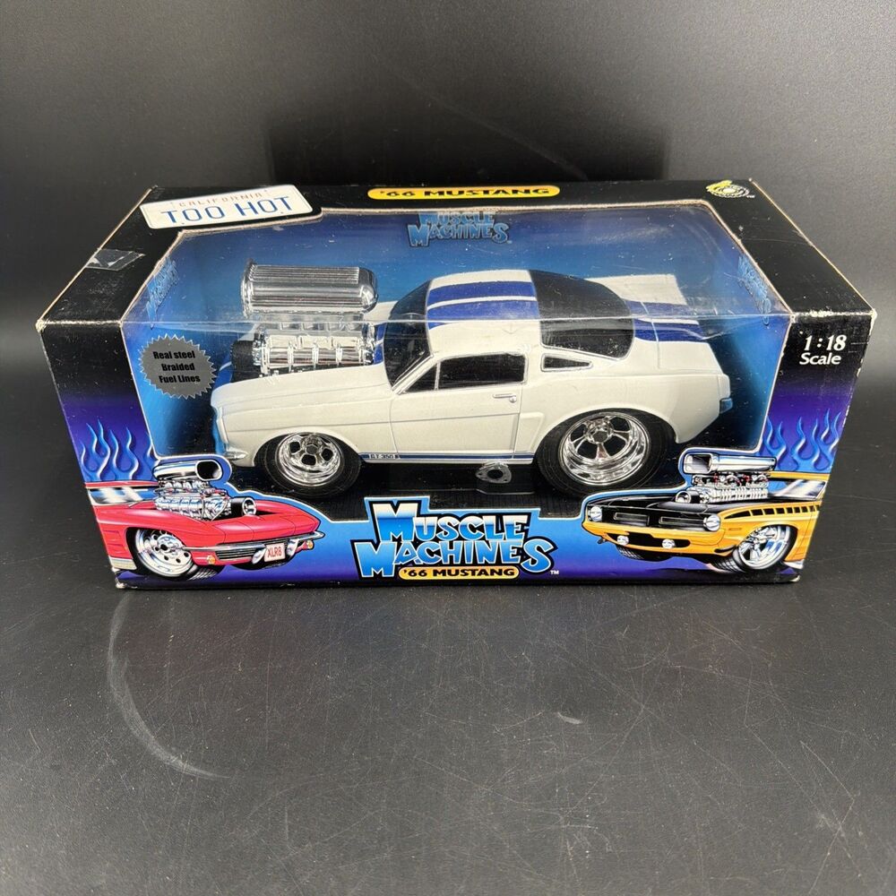 Muscle Machines 1/18 Scale 66 Mustang GT 350 Ford White/Blue Stripe NIB #71165